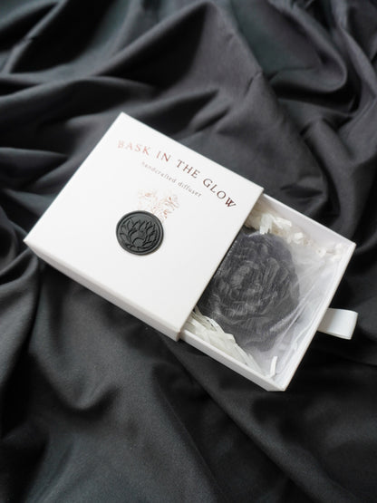 [SEASONAL] Grey-Black PEONY Diffuser